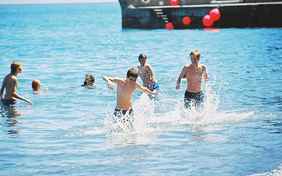 Schwimmen, Schnorcheln, Bootsausflüge - El Cabrito bietet viele Aktivitäten für alle Gäste